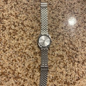 Silver Nixon watch in great condition